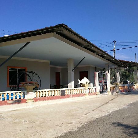 Homestay Koperasi Surau Alfalah Semporna Exterior photo